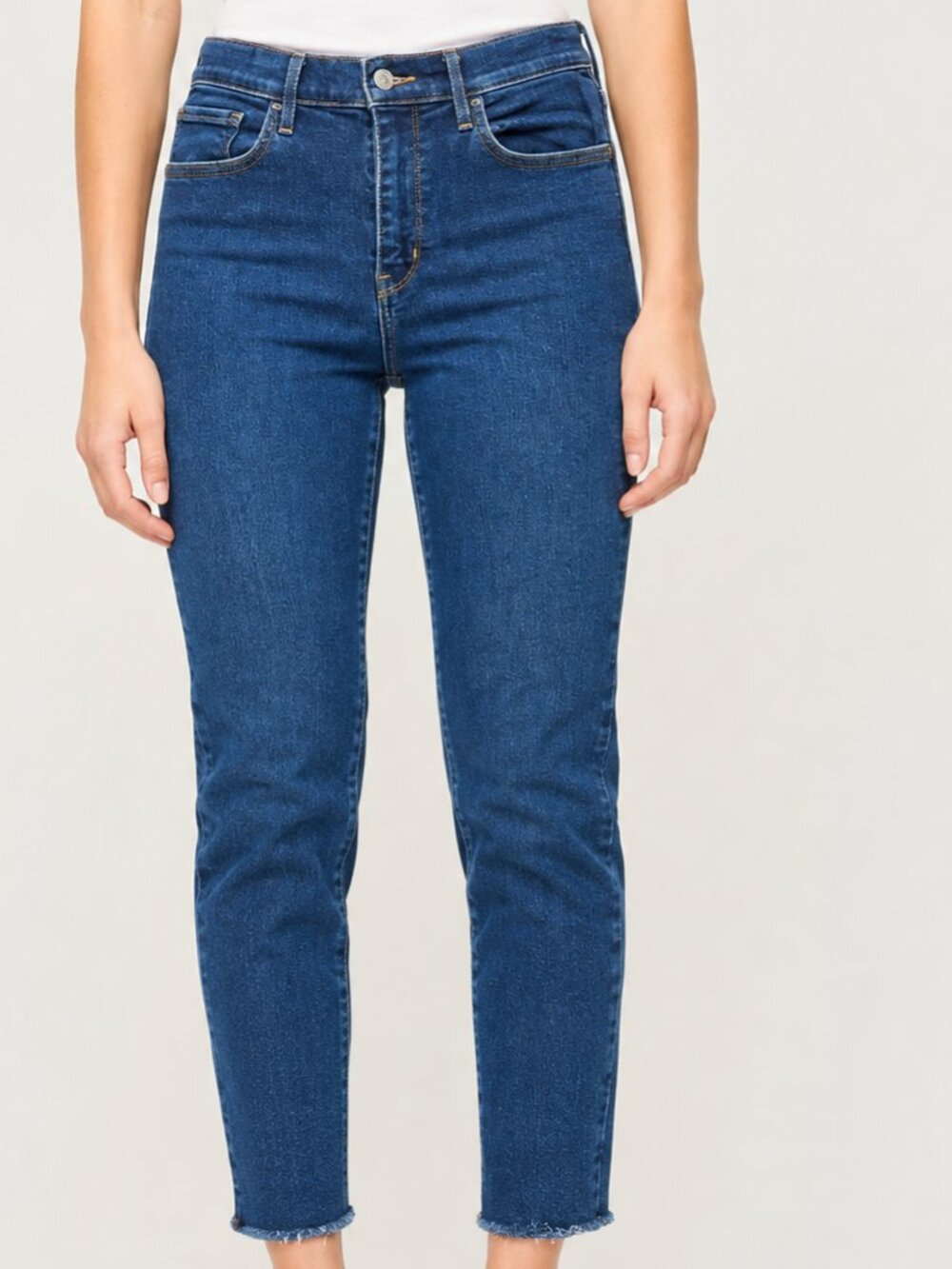 Levi’s Women’s Size 29 Medium Wash Cropped Skinny Jeans Raw Frayed Hem